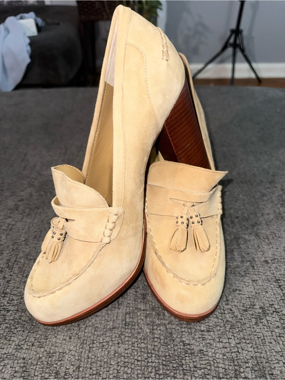 Vince Camuto Cefinlyn Suede Tassel Loafer Pumps Beige Size 11M Block Heel - Picture 11 of 16